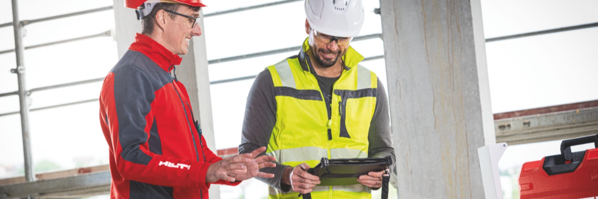 Account Manager helping customer with use of tablet