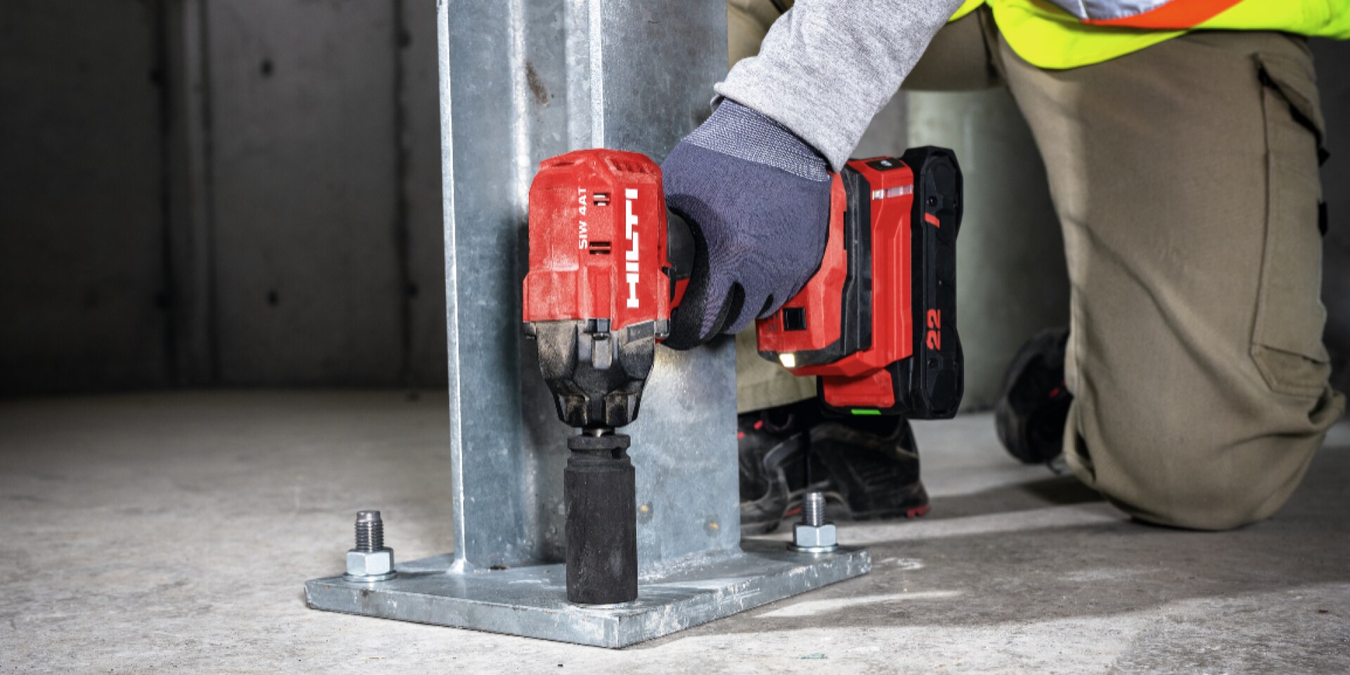  Using the TE 5-22 Cordless Rotary Hammer to secure formwork
