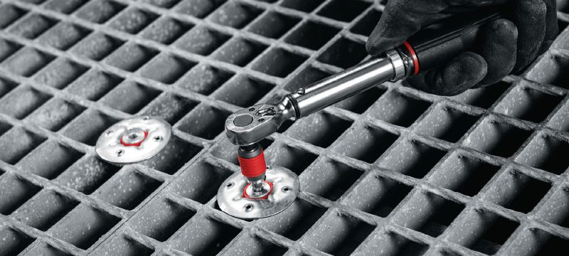 Coupelle de fixation pour caillebotis pour valeurs de charge élevées X-FCM-R HL (acier inoxydable) Coupelle de fixation pour caillebotis pour valeurs de charge élevées en acier inoxydable, pour fixer les caillebotis de sol avec des goujons filetés dans des environnements très corrosifs Applications 1