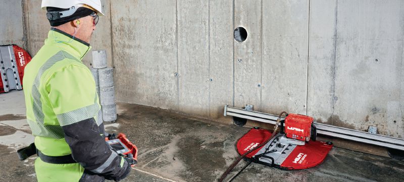 DST 10-CA Wall saw Agile electric wall saw with Cut Assist automation, wireless remote control and internal e-box for wet and dry wall cutting Applications 1