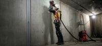 Exosquelette d'épaules large EXO-S Exosquelette pour les métiers de la construction. A porter pour soulager la fatigue des épaules et du cou lors des applications au-dessus du niveau des épaules, pour des circonférences de bicep supérieures à 40 cm (16”). Applications 1