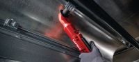 Boulonneuse à choc à angle droit SIW 4R-22 de 3/8 po Clé à impact compacte et sans fil à angle droit pour atteindre des applications difficiles d’accès Applications 1