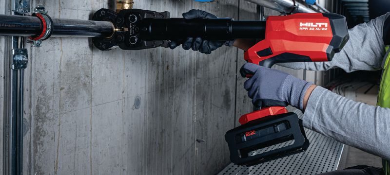Sertisseuse NPR 32 XL-22 Sertisseuse à poignée pistolet sans fil pour charges lourdes, compatible avec les mâchoires et les anneaux de 32 kN interchangeables (plateforme de batteries Nuron) Applications 1