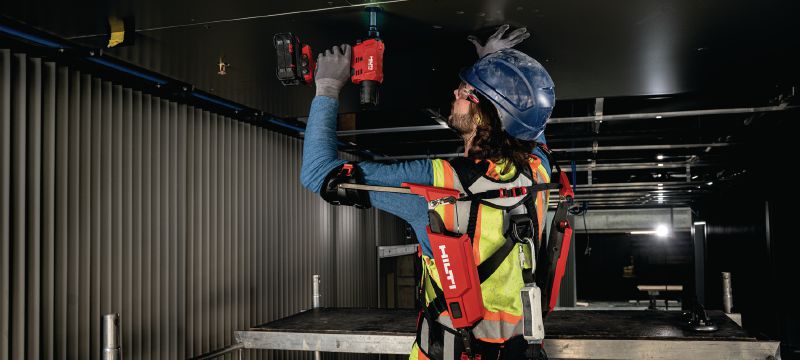Exosquelette d'épaules large EXO-S Exosquelette pour les métiers de la construction. A porter pour soulager la fatigue des épaules et du cou lors des applications au-dessus du niveau des épaules, pour des circonférences de bicep supérieures à 40 cm (16”). Applications 1