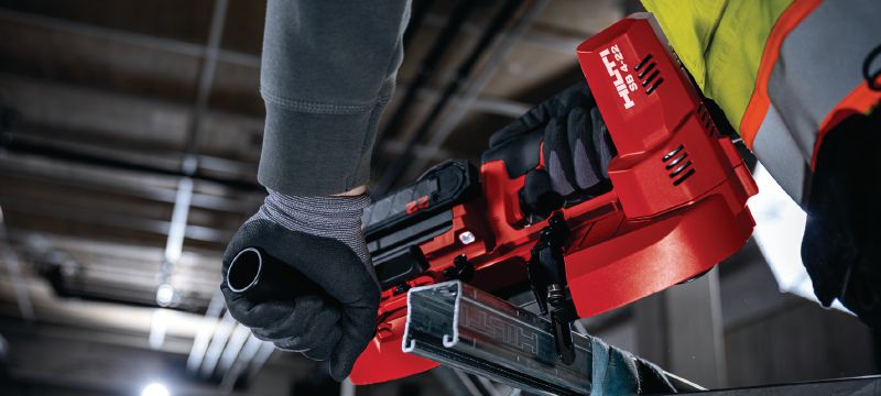 SB 4-22 Portable band saw Cordless portable band saw inc. 14/18 TPI blade for precise, low-noise, low-spark cuts through metal up to 63.5 mm│2-1/2” cutting depth (Nuron battery platform) Applications 1