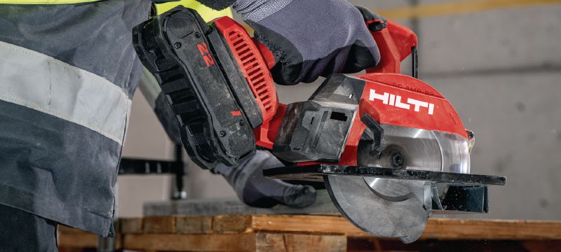 SC 4MR-22 Cordless circular saw Cordless circular saw with minimized weight and size for overhead cuts up to 51 mm│2” depth (Nuron battery platform) Applications 1
