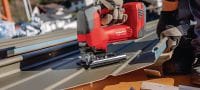 Scie sauteuse sans fil SJD 6-A22 Puissante scie sauteuse sans fil 22 V avec poignée supérieure en D, pour une prise confortable et un meilleur contrôle lors des travaux de découpe incurvée Applications 1