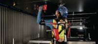 Exosquelette d'épaules large EXO-S Exosquelette pour les métiers de la construction. A porter pour soulager la fatigue des épaules et du cou lors des applications au-dessus du niveau des épaules, pour des circonférences de bicep supérieures à 40 cm (16”). Applications 3