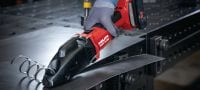 Cisaille à métaux sans fil SSH 6-22 Cisaille double sans fil pour des coupes rapides dans la tôle et les profilés jusqu'à 2,5 mm│Calibre 12 - avec disques Hilti SSH CS incluses (plateforme de batterie Nuron). Applications 4