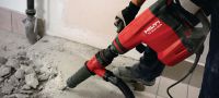 TE 800-AVR Concrete demolition hammer Very powerful TE-S demolition hammer for heavy-duty chiseling in concrete, with Active Vibration Reduction (AVR) Applications 3