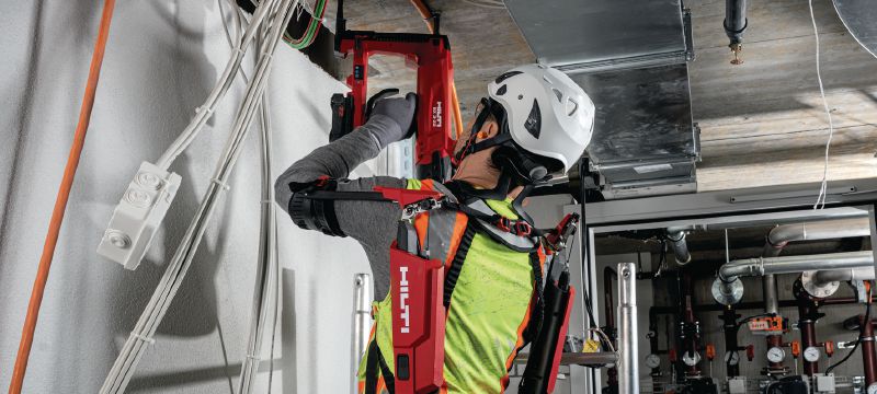 Cloueuse pour béton sans fil BX 3-ME-22 (édition M&E) Outil de fixation alimenté par batterie Nuron pour la pose des câbles, des conduits et des goujons filetés dans le béton, l’acier et la maçonnerie (longueur max. des clous 24 mm │ 15/16 po) Applications 1