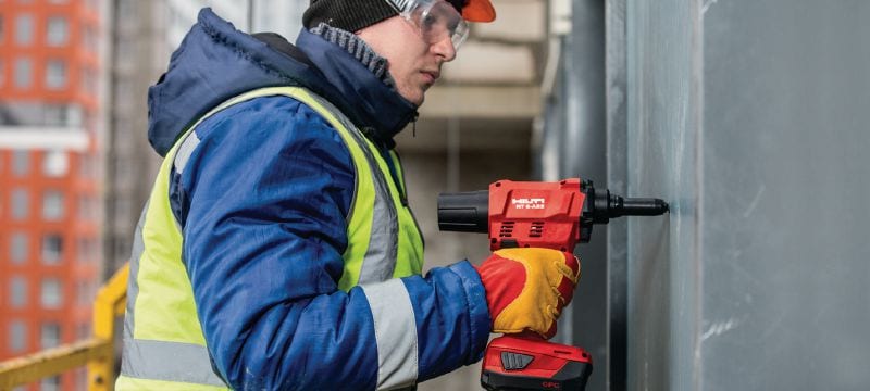 RT 6-A22 Cordless rivet tool 22V cordless rivet tool powered by Li-ion batteries for installation jobs and industrial production using rivets up to 3/16 in diameter (up to 13/64 for aluminum rivets) Applications 1