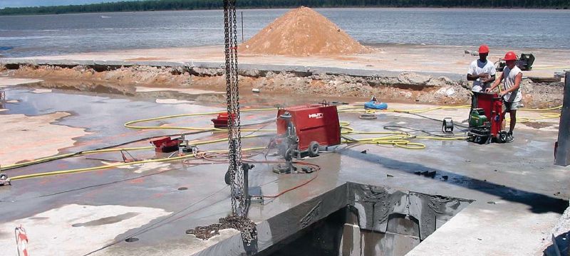 Câble diamant sintérisé SI SP-M/H (béton) Câble diamant Premium conçu pour assurer un équilibre entre vitesse de découpe et durée de vie dans tous les types de béton et fonte (scie à câble 15 à 30 kW) Applications 1
