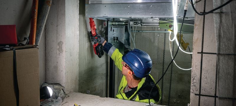 Boulonneuse à choc à angle droit SIW 4R-22 de 3/8 po Clé à impact compacte et sans fil à angle droit pour atteindre des applications difficiles d’accès Applications 1