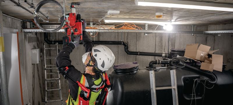 Exosquelette d'épaules large EXO-S Exosquelette pour les métiers de la construction. A porter pour soulager la fatigue des épaules et du cou lors des applications au-dessus du niveau des épaules, pour des circonférences de bicep supérieures à 40 cm (16”). Applications 1