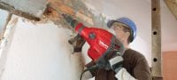 TE 700-AVR SDS-Max demolition hammer Powerful SDS Max (TE-Y) demolition hammer for heavy-duty chiseling in concrete and masonry, with Active Vibration Reduction (AVR) Applications 1